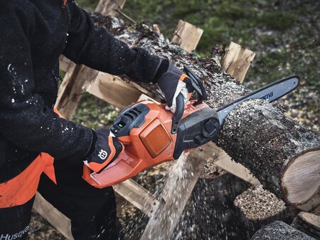 Batteridriven motorsåg från Husqvarna