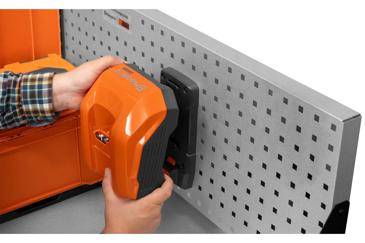 Piastra di montaggio a parete Husqvarna per caricabatterie C500X e C750X