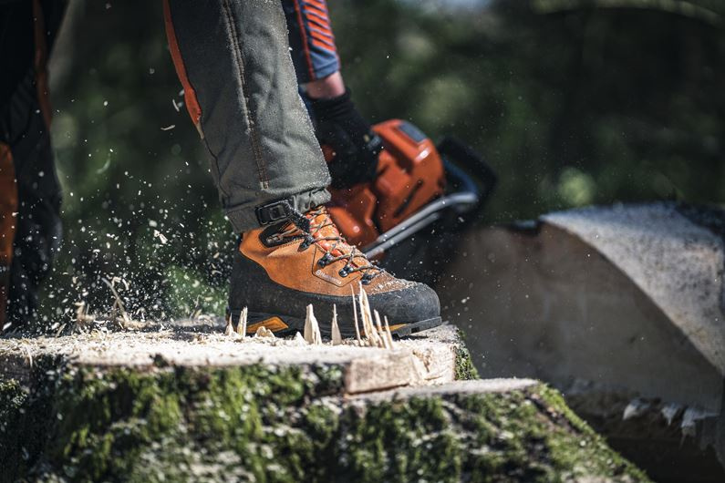 Scarpone in pelle con protezione antitaglio Husqvarna Technical