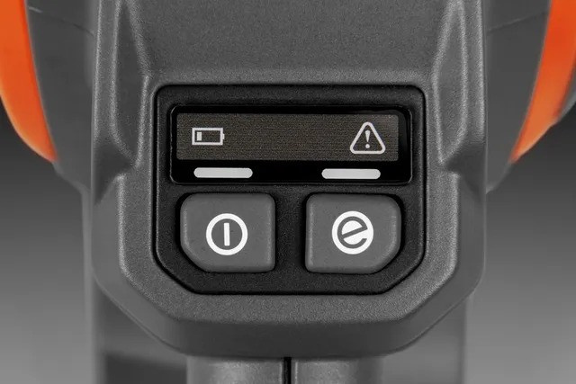 Husqvarna 215iL Tri-Cut Decespugliatore a batteria