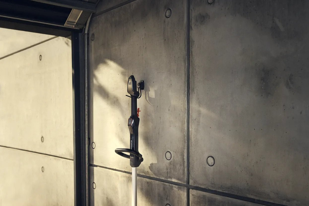 Husqvarna Aspire™ T28 +  B45(2.5Ah) & C70