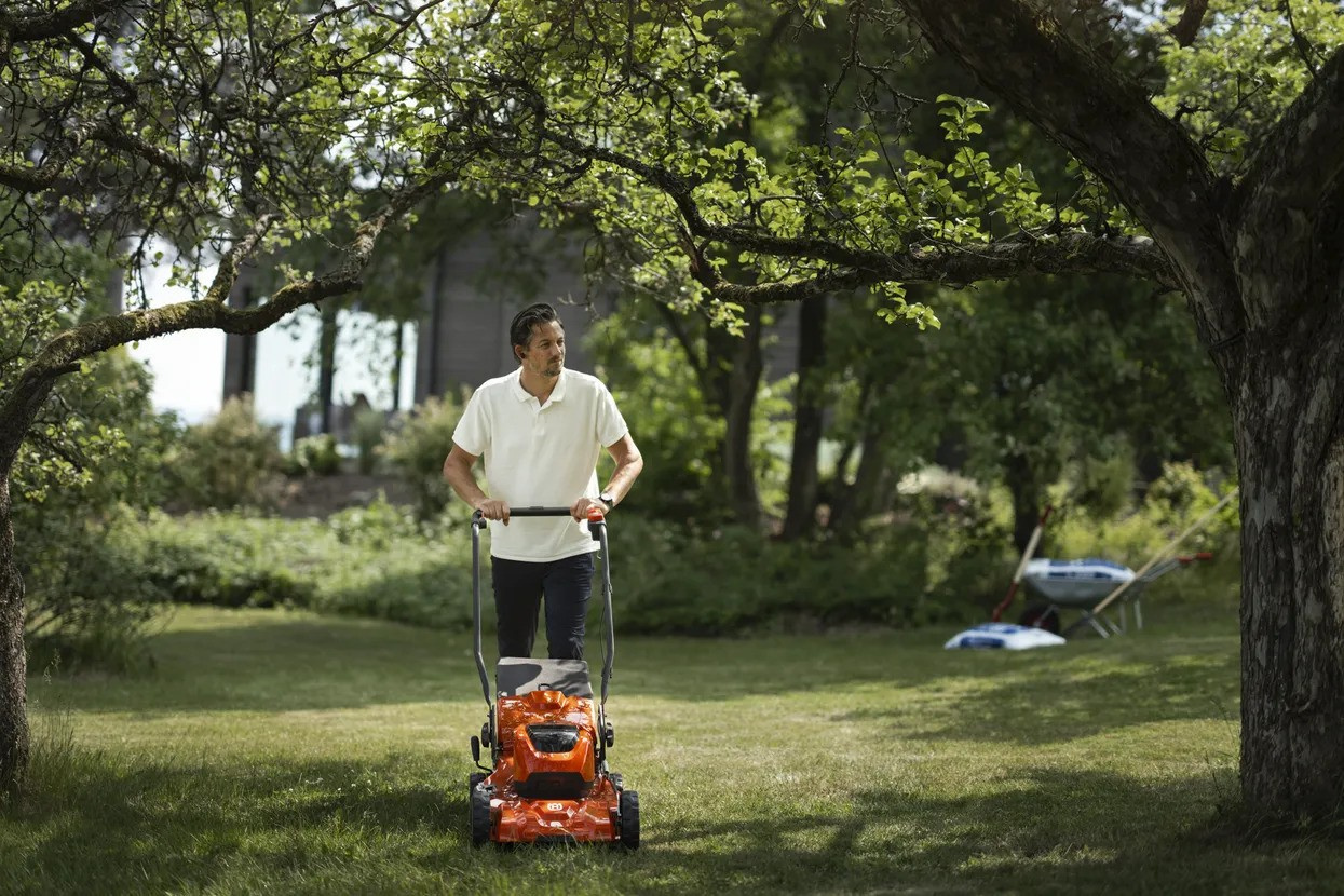 Husqvarna LC 251iS Tagliaerba - senza batteria e caricabatterie