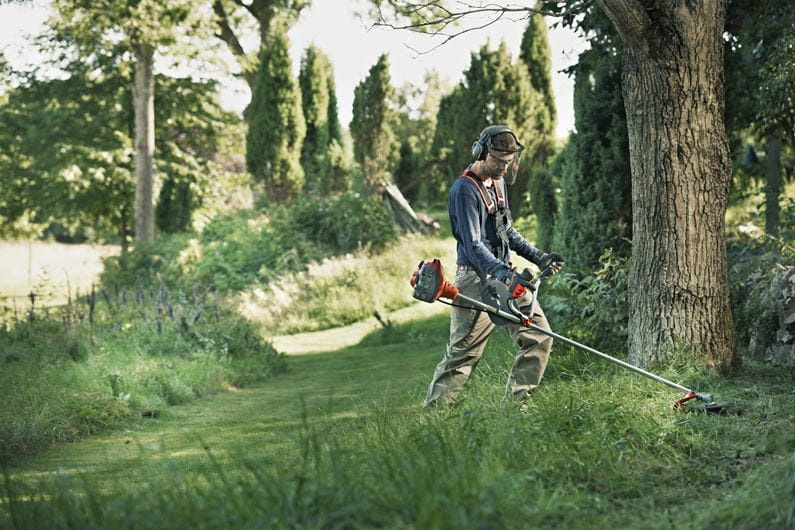 Husqvarna 122R Decespugliatore