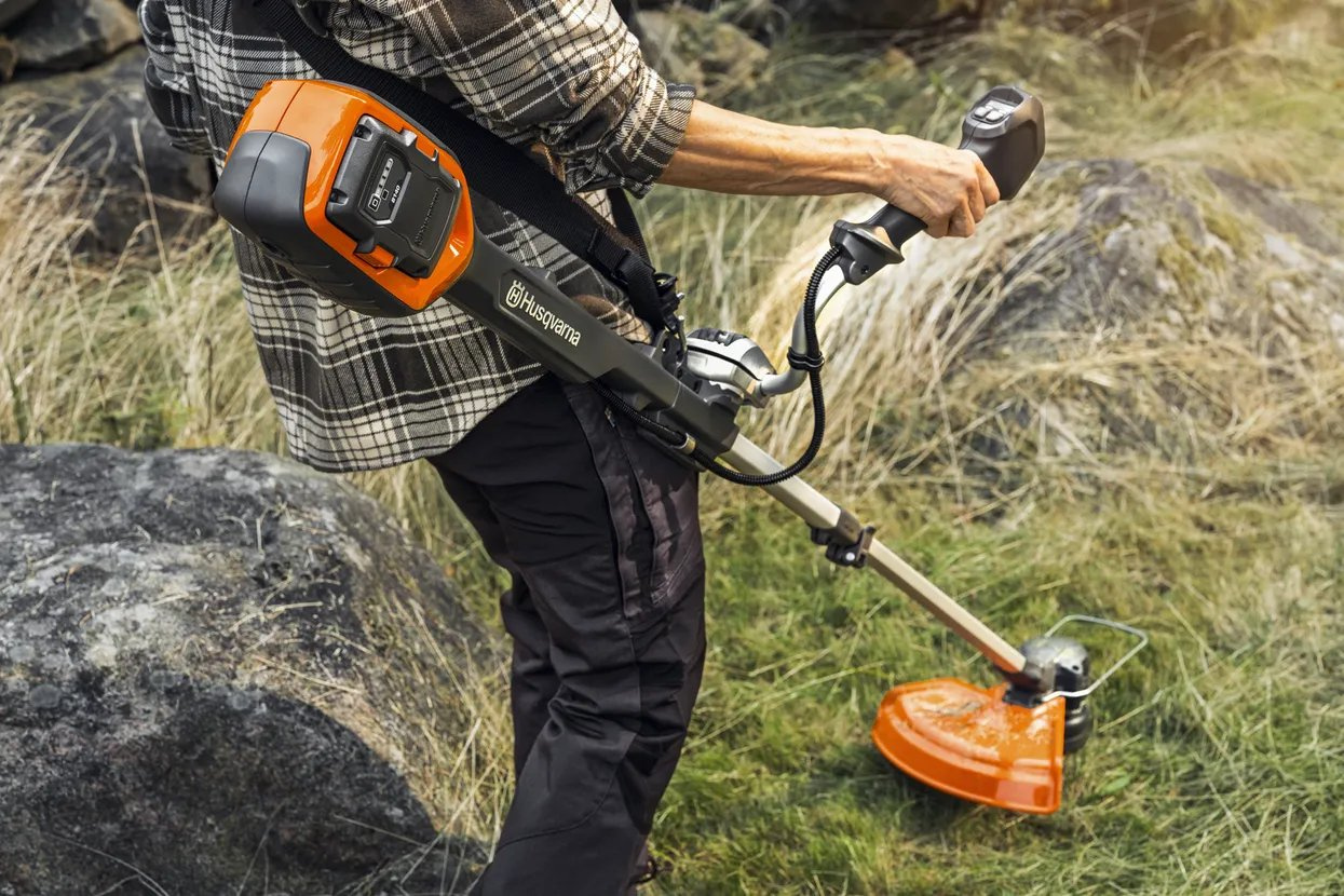 Husqvarna 220iR Decespugliatore a batteria