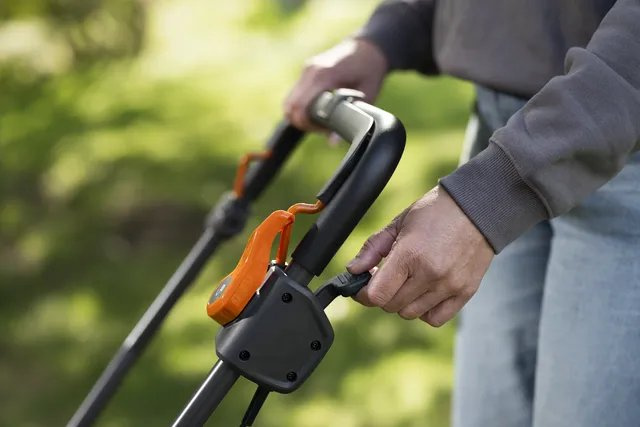 Husqvarna LB 246iS Rasaerba