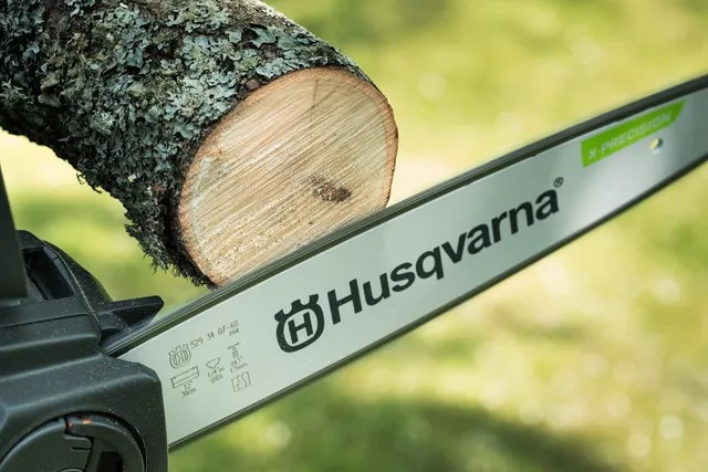 Husqvarna 215i motosega a batteria con batteria e caricabatterie