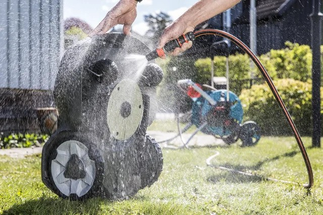 Husqvarna Automower® 305E Nera Robot Tagliaerba