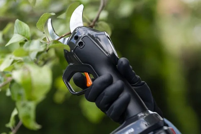 Husqvarna Aspire™ PS30X-P4A + Asta telescopica Aspire™ con batteria e caricabatterie