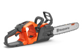 Motosega a batteria Husqvarna 440i con batteria e caricabatterie Motosega a batteria Husqvarna 440i con batteria e caricabatterie
