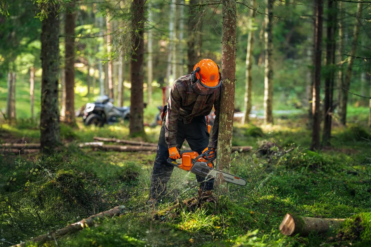 Motosega a batteria Husqvarna 440i con batteria e caricabatterie